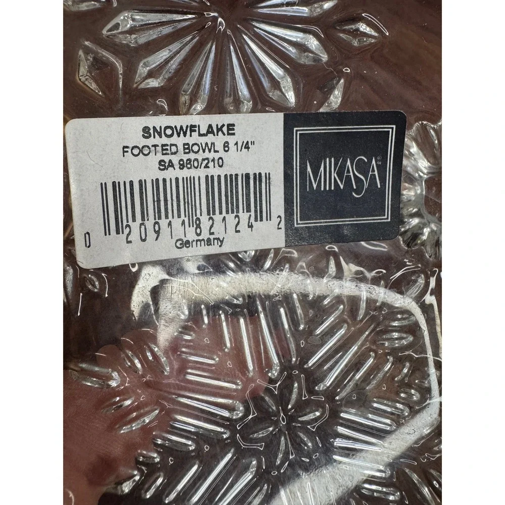 Mikasa Snowflake Footed Crystal Bowl 8 1/4